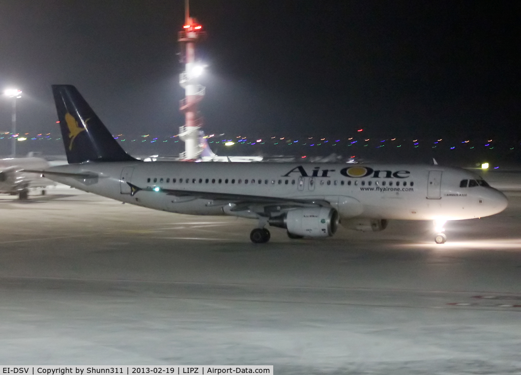 EI-DSV, 2008 Airbus A320-216 C/N 3598, Taxiing for departure rwy 04R... VCE-FCO flight...