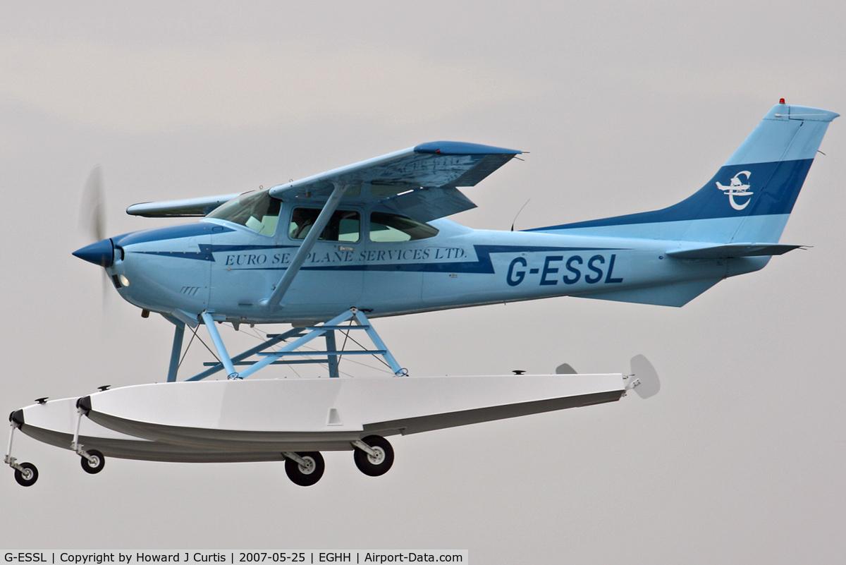 G-ESSL, 1981 Cessna 182R Skylane C/N 182-67947, Euro Seaplane Services Ltd. Seaplanes are a rarity in the UK, especially in England.