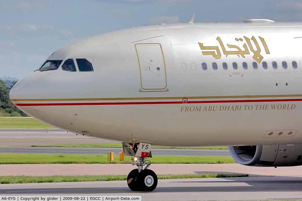 A6-EYS, 2009 Airbus A330-243 C/N 991, I see you too Captain!