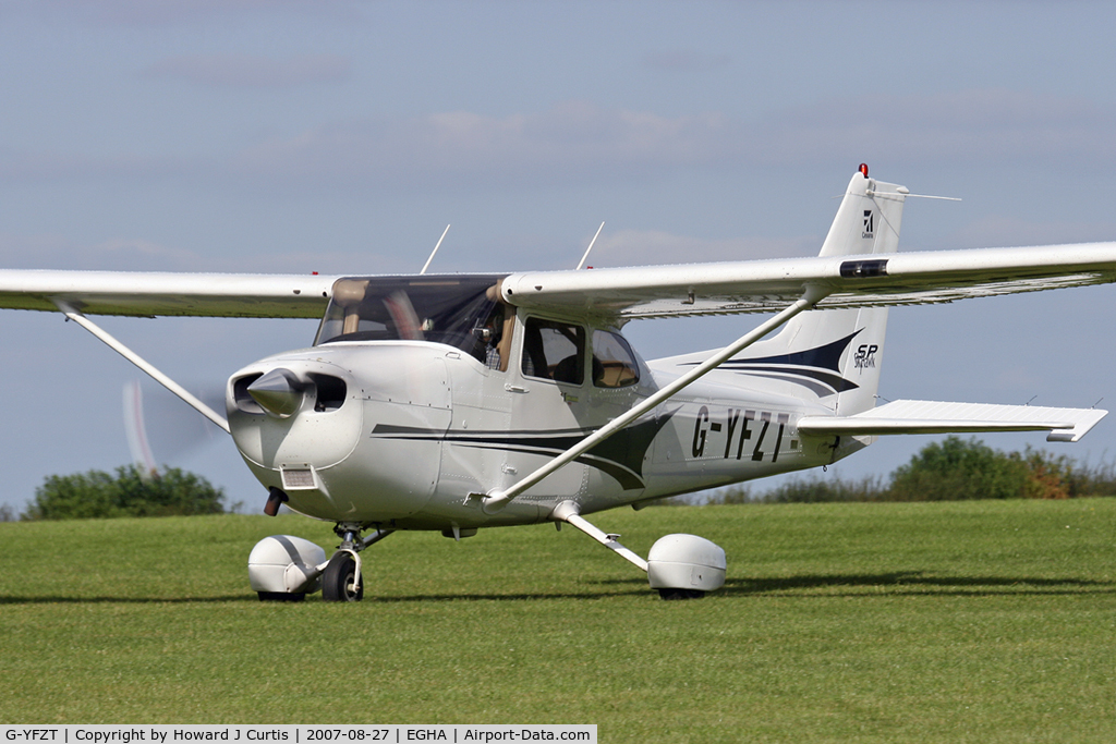 G-YFZT, 2004 Cessna 172S C/N 172S-9587, Privately owned.