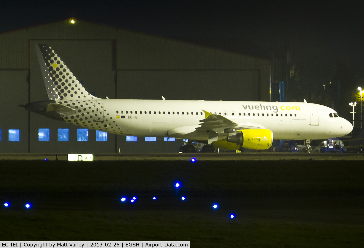 EC-IEI, 2001 Airbus A320-214 C/N 1694, Fresh out of spray in Vueling C/S.