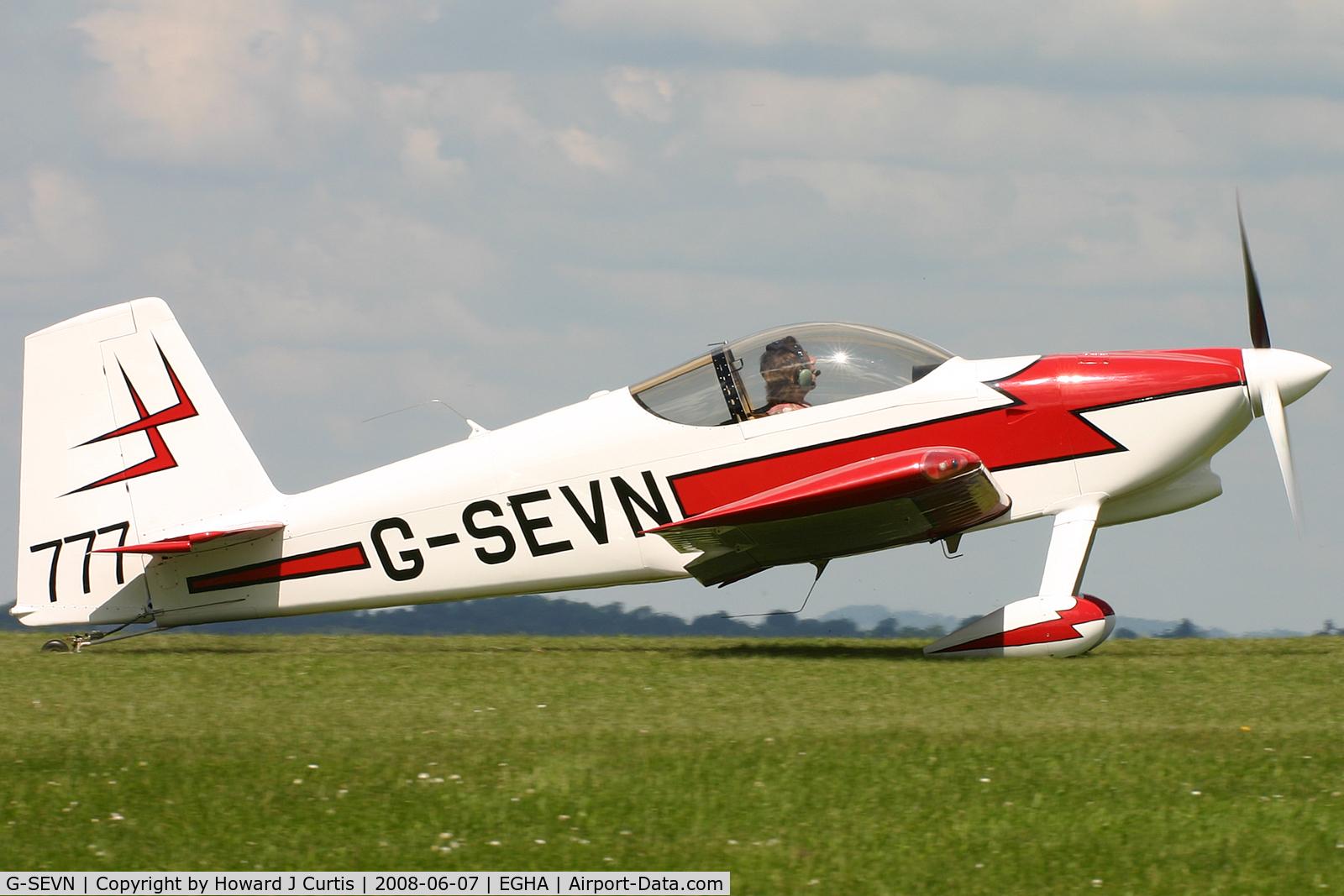 G-SEVN, 2003 Vans RV-7 C/N PFA 323-13795, Privately owned. Coded 777, at the Dorset Air Races.