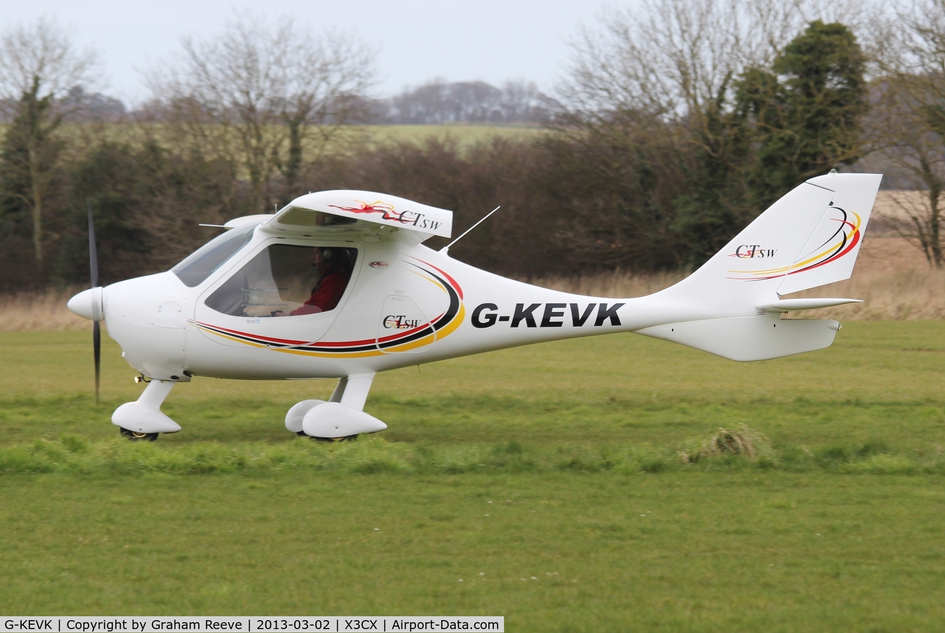 G-KEVK, 2009 Flight Design CTSW C/N 8483, About to depart from Northrepps.