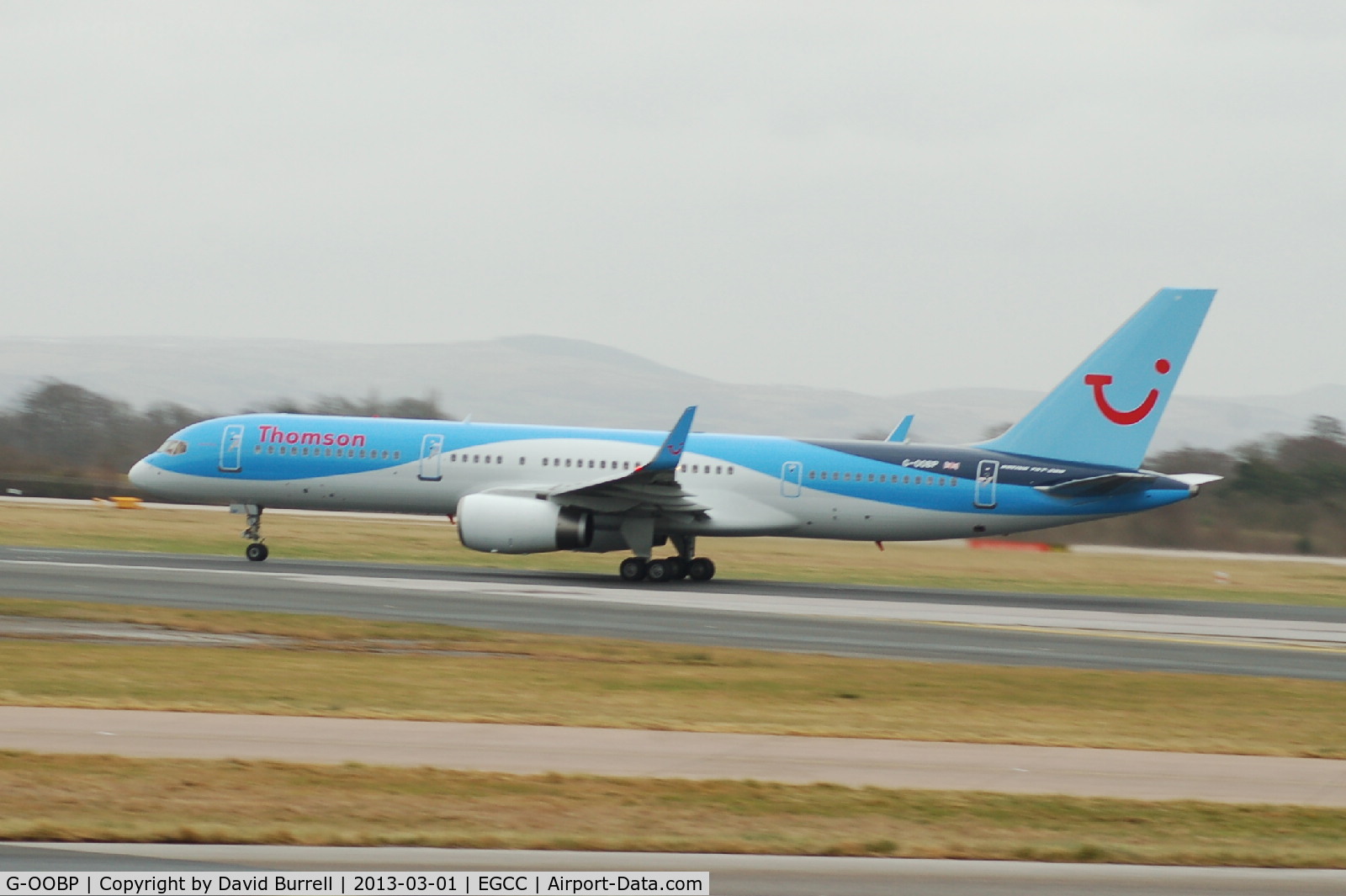 G-OOBP, 2000 Boeing 757-2G5 C/N 30394, Thomson Boeing 757-2G5 taking off from Manchester Airport