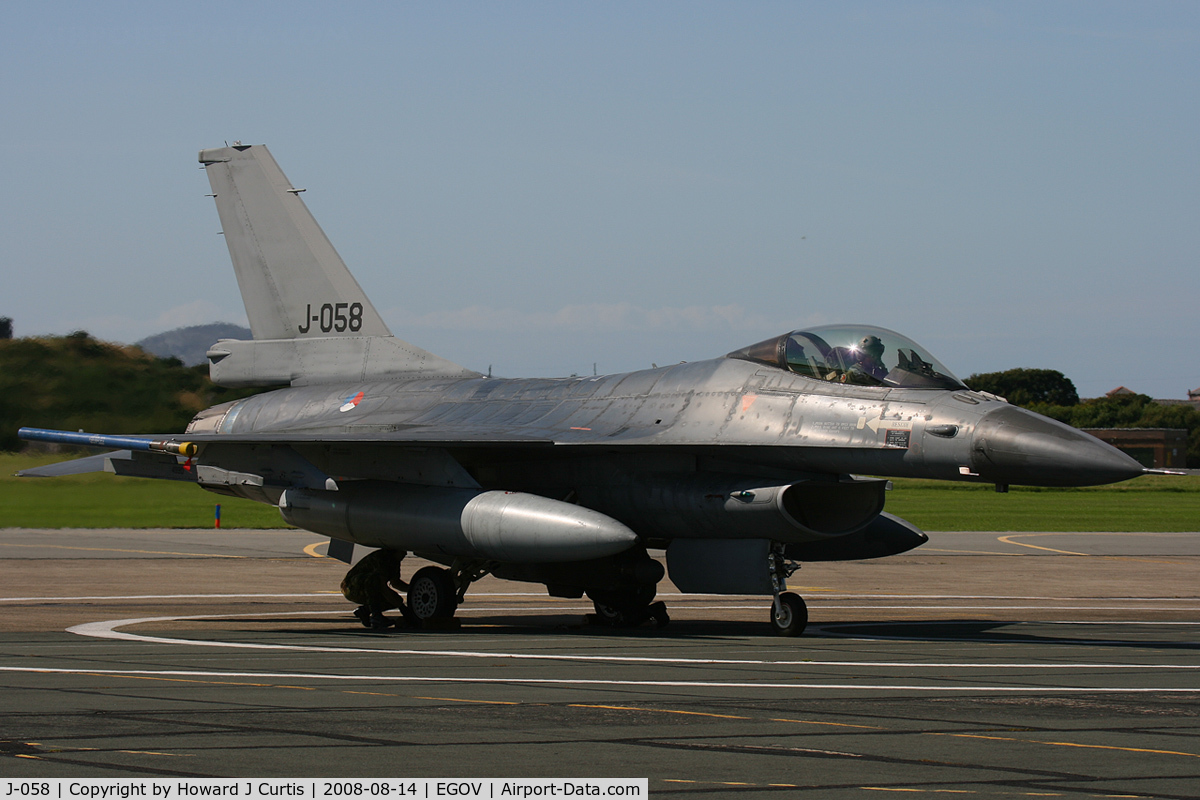 J-058, General Dynamics F-16AM Fighting Falcon C/N 6D-141, KLu, unmarked.