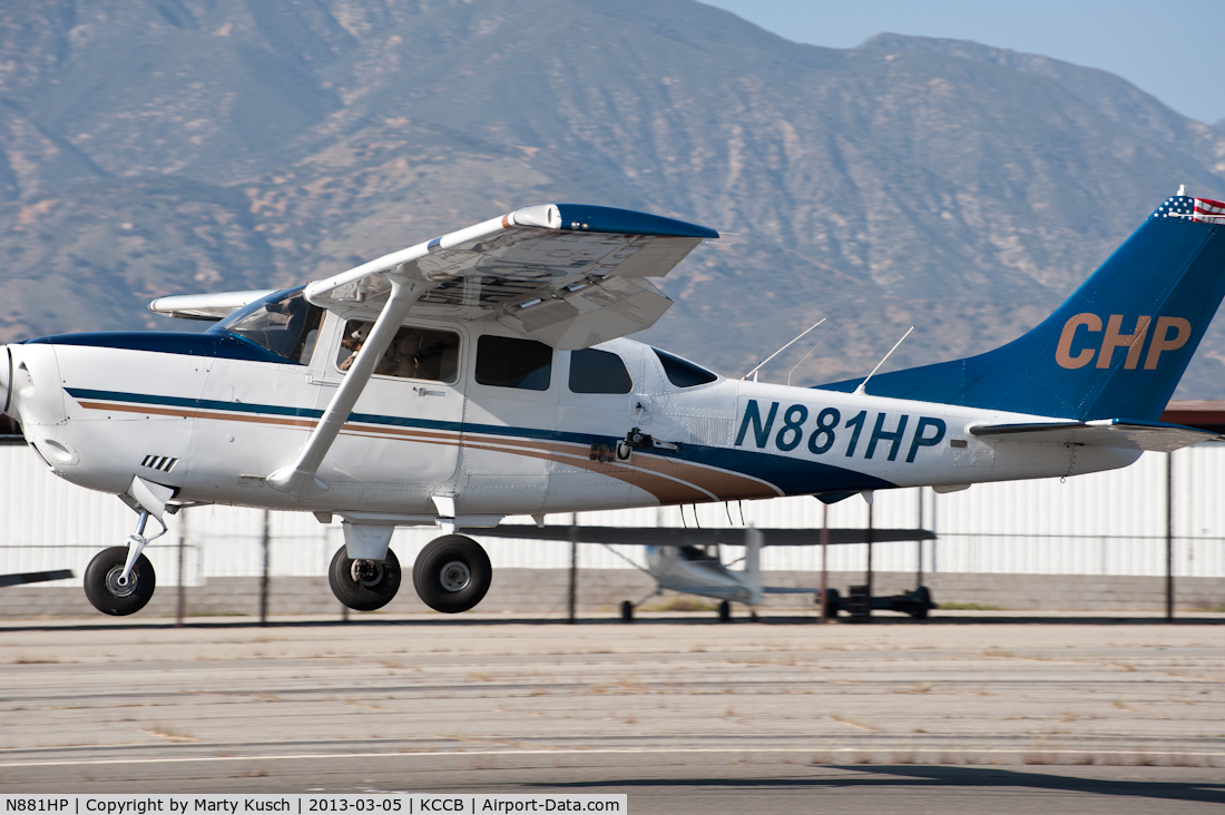 N881HP, 2000 Cessna T206H Turbo Stationair C/N T20608234, Departing Runway 24.