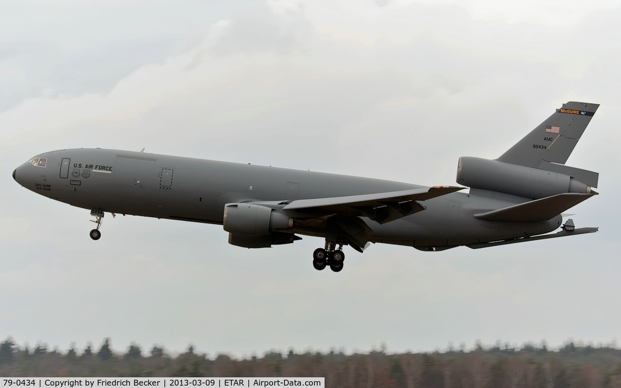 79-0434, 1979 McDonnell Douglas KC-10A Extender C/N 48201, on final RW26