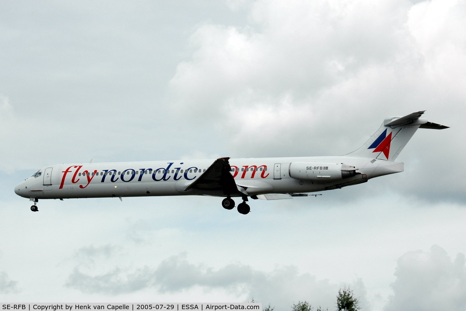 SE-RFB, 1991 McDonnell Douglas MD-82 (DC-9-82) C/N 53246, Flynordic MD-82 approaching Stockholm Arlanda airport.