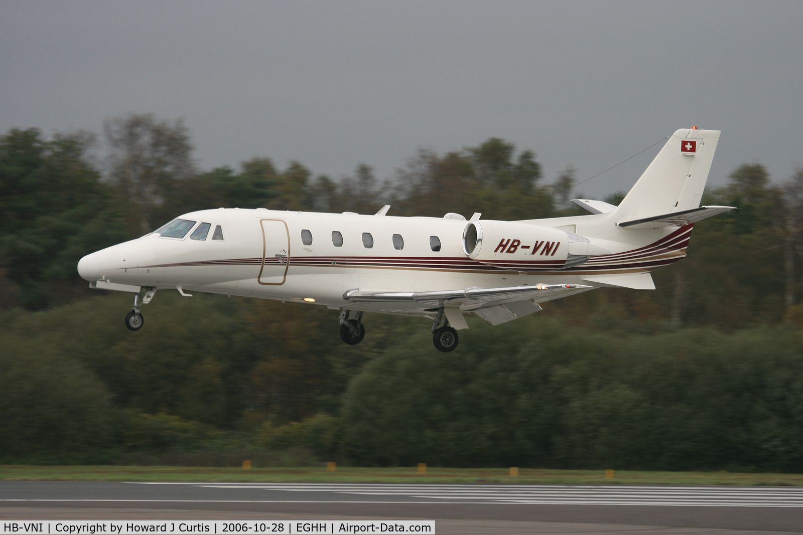 HB-VNI, 2001 Cessna 560XL Citation Excel C/N 560-5154, Just about to touch down on runway 26. Taken from the old museum viewing area.