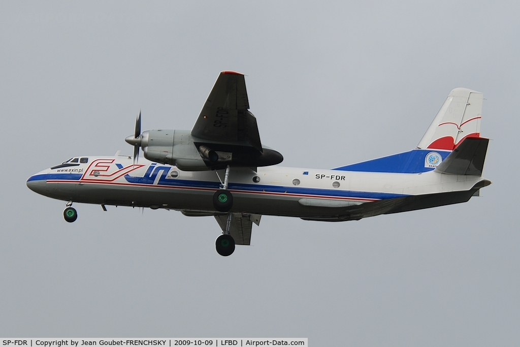 SP-FDR, Antonov An-24B C/N 11305, EXIN landing 23