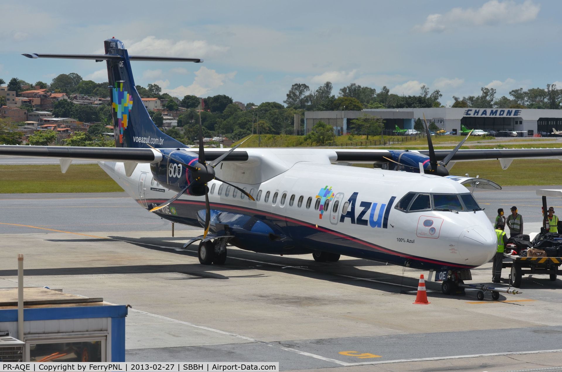 PR-AQE, 2012 ATR 72-600 (72-212A) C/N 1057, Awaiting pax in PLU