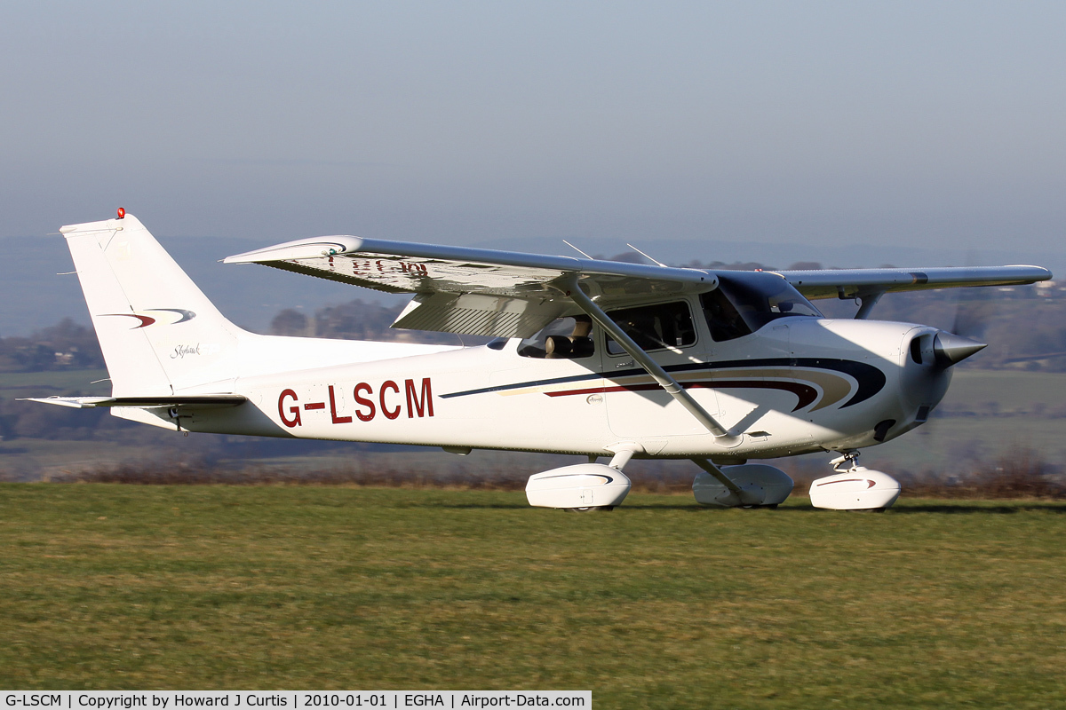 G-LSCM, 2000 Cessna 172S Skyhawk SP C/N 172S-8445, At the New Year's Day Fly-In. Privately owned.