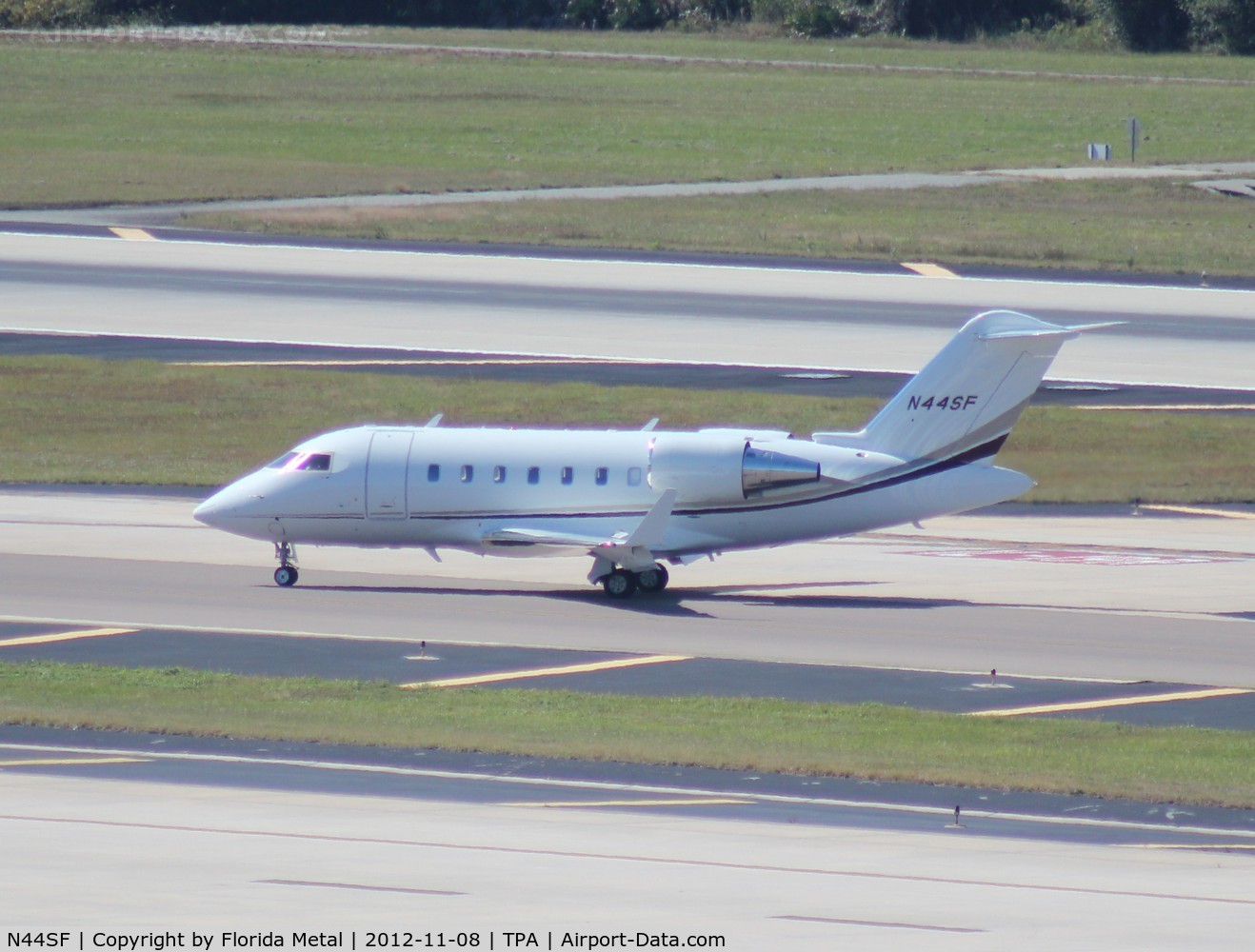 N44SF, 2004 Bombardier Challenger 604 (CL-600-2B16) C/N 5601, Challenger 600