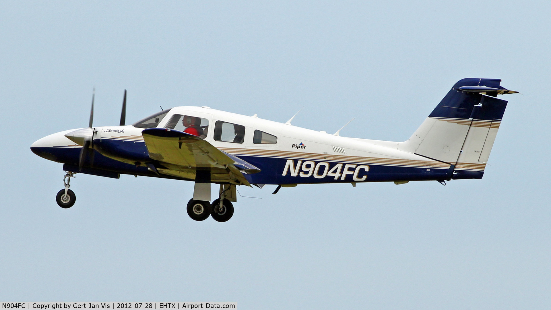 N904FC, 1981 Piper PA-44-180T Turbo Seminole C/N 44-8107045, Taking off at airshow Texel 2013