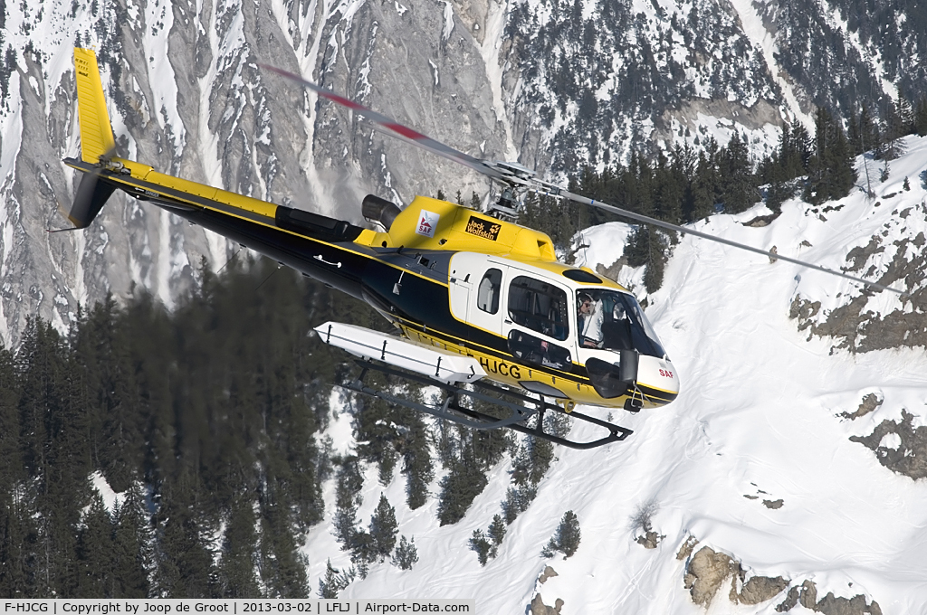 F-HJCG, Eurocopter AS-350B-3 Ecureuil Ecureuil C/N 4950, take off from Courchevel altiport
