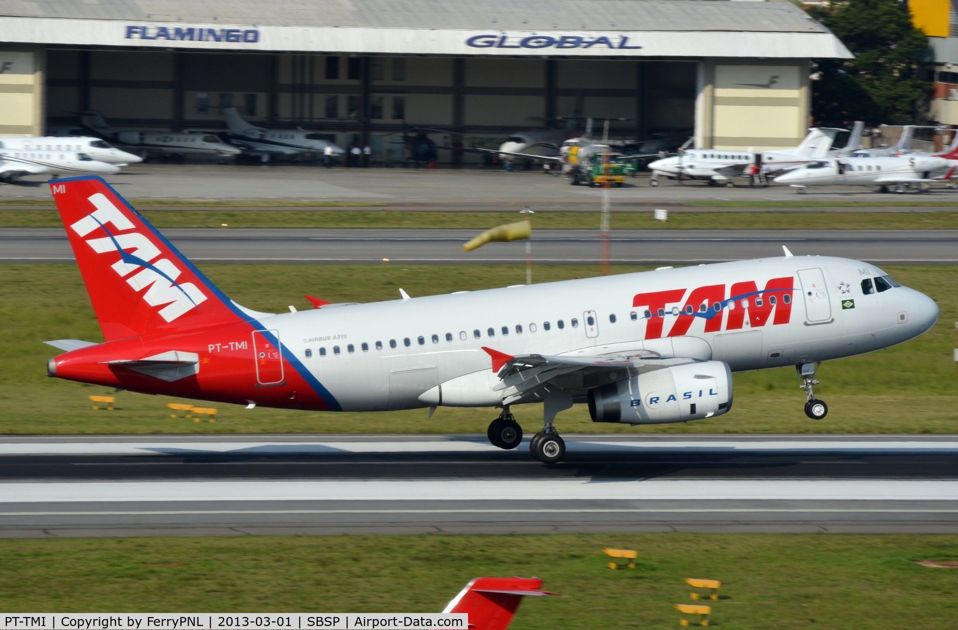 PT-TMI, 2012 Airbus A319-132 C/N 5345, TAM A319 arriving in CGH