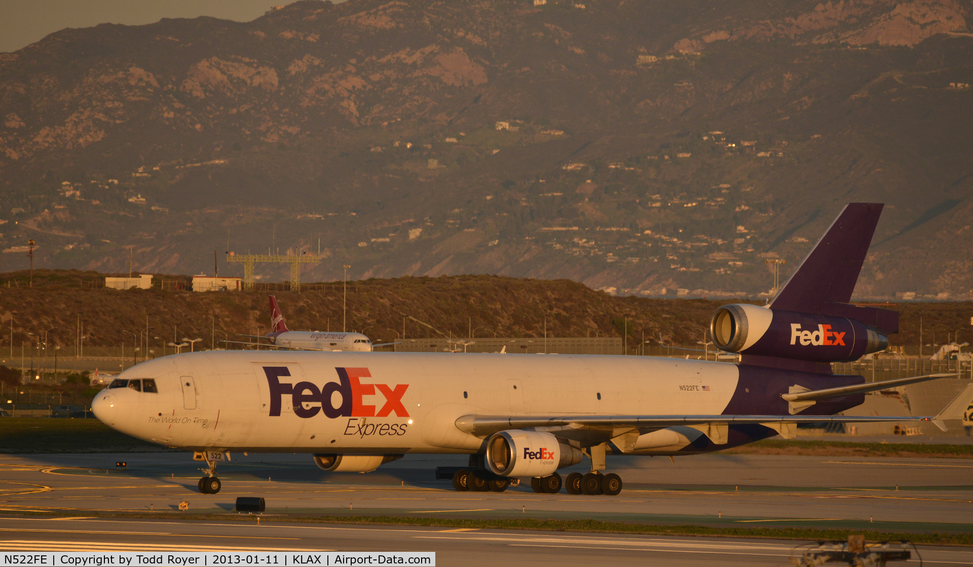 N522FE, 1992 McDonnell Douglas MD-11F C/N 48476, Taxiing to parking at LAX