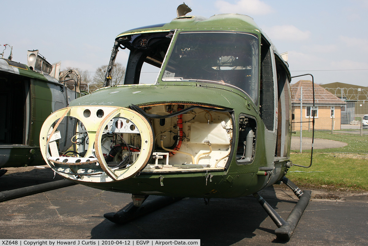 XZ648, 1980 Westland Lynx AH.7 C/N 184, Awaiting removal following spares recovery.