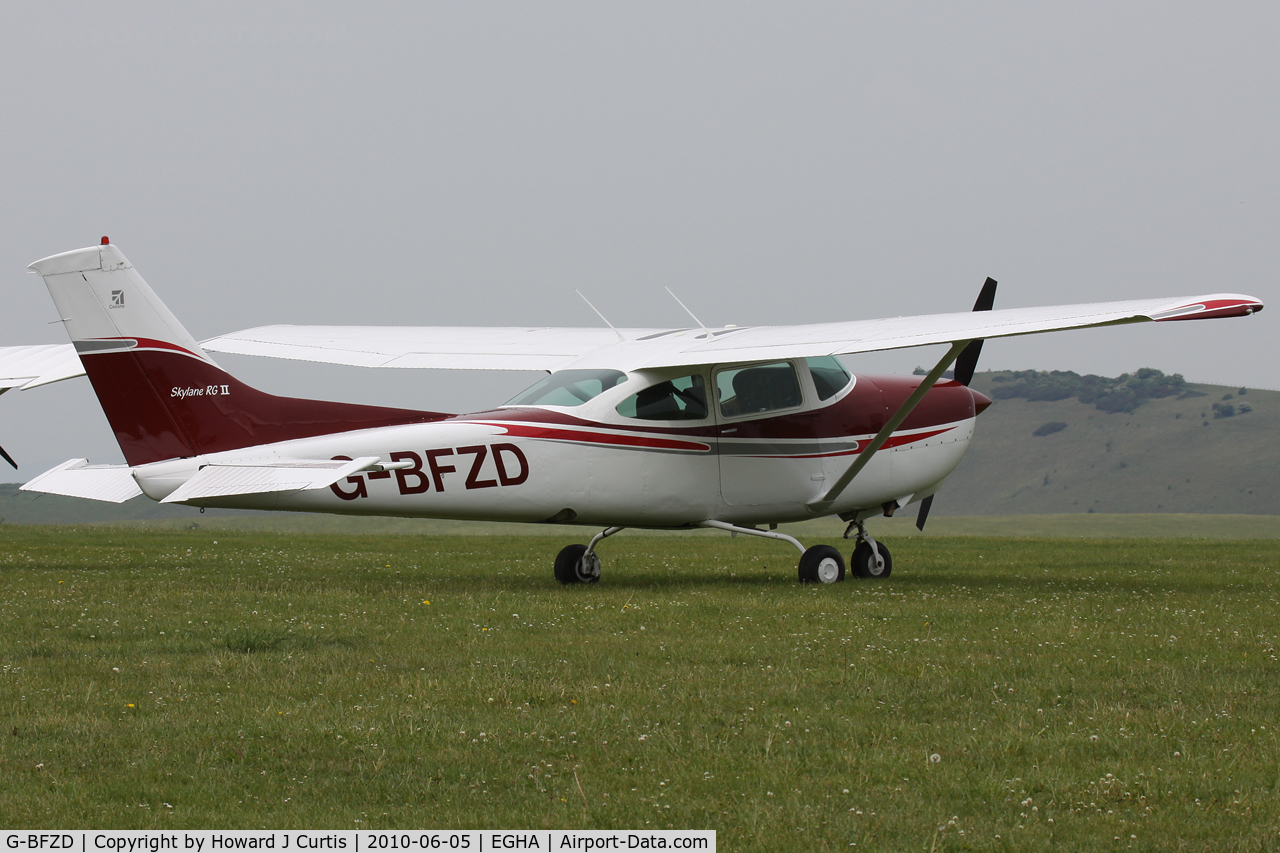 G-BFZD, 1978 Reims FR182 Skylane RG C/N 0010, Privately owned.