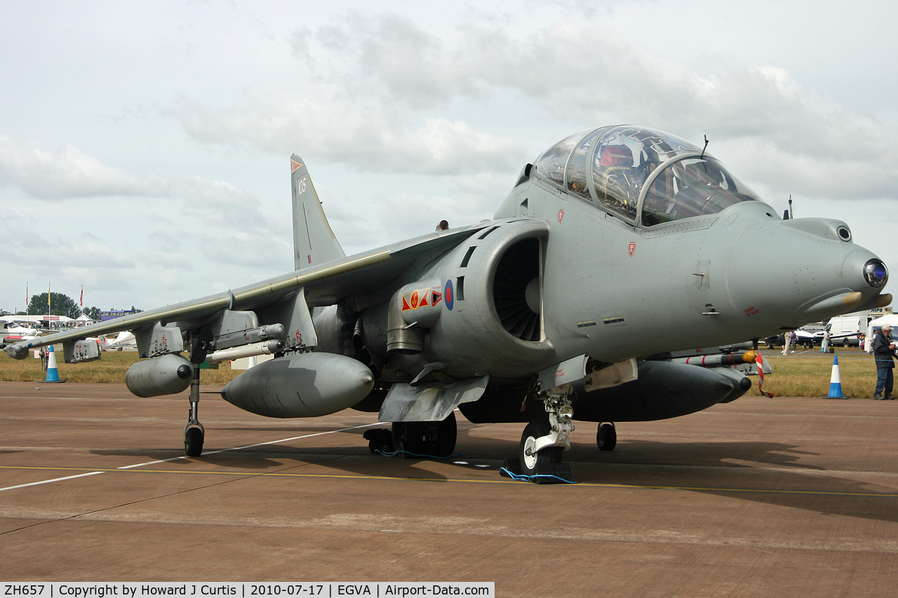 ZH657, 1994 British Aerospace Harrier T.10 C/N TX005, Coded 105, 4 Squadron markings.