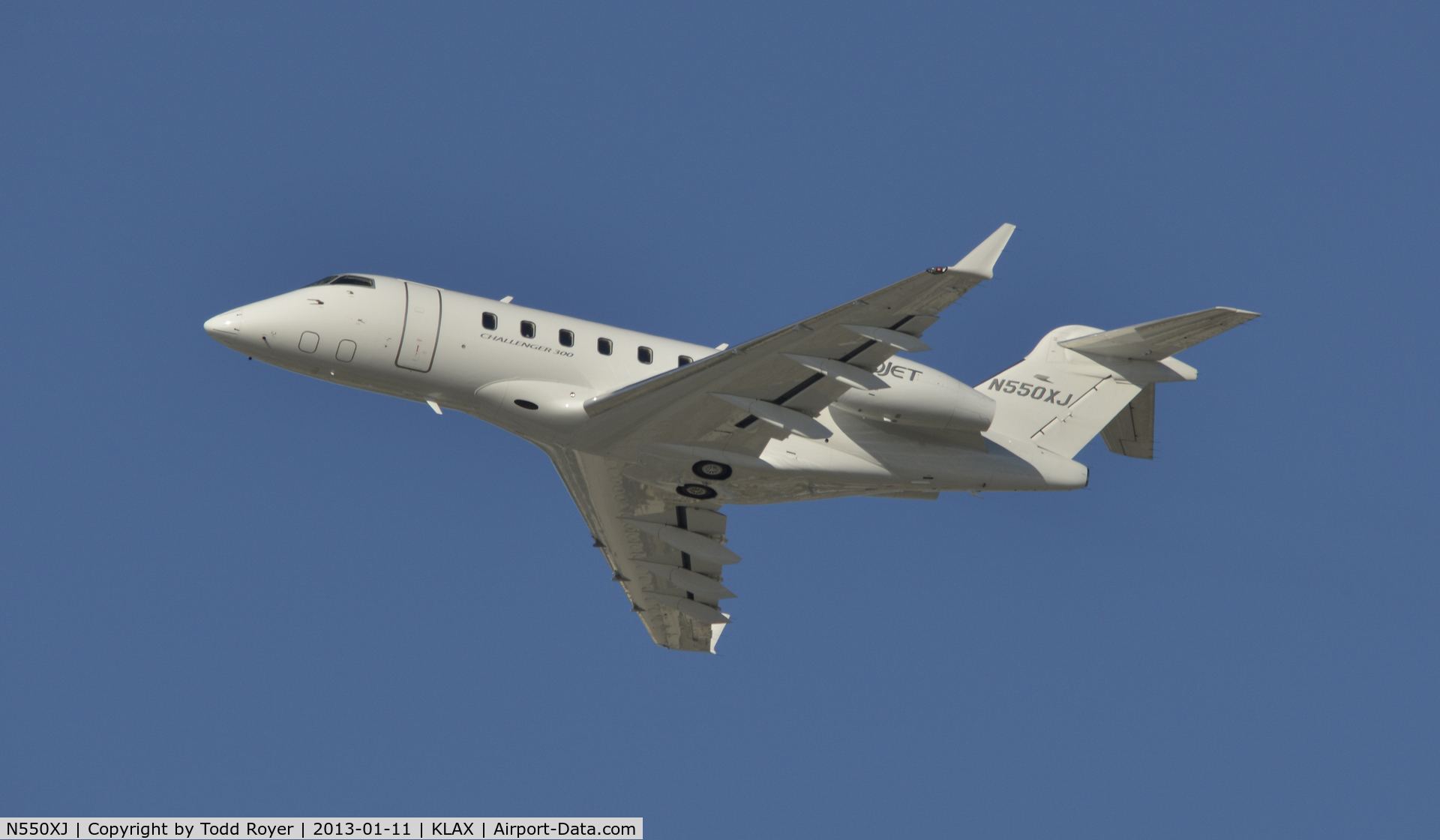 N550XJ, 2011 Bombardier Challenger 300 (BD-100-1A10) C/N 20323, Departing LAX