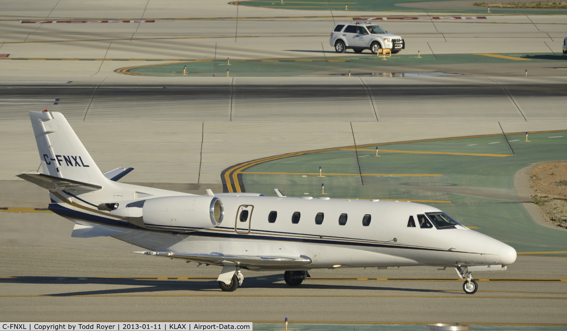 C-FNXL, 2007 Cessna 560XL C/N 560-5686, Taxiing to parking at LAX