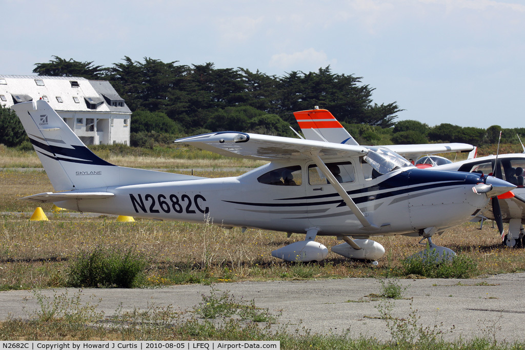 N2682C, 2005 Cessna 182T Skylane C/N 18281648, Privately owned.