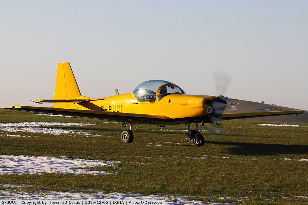 G-BUUI, 1993 Slingsby T-67M Firefly Mk2 C/N 2119, Privately owned.