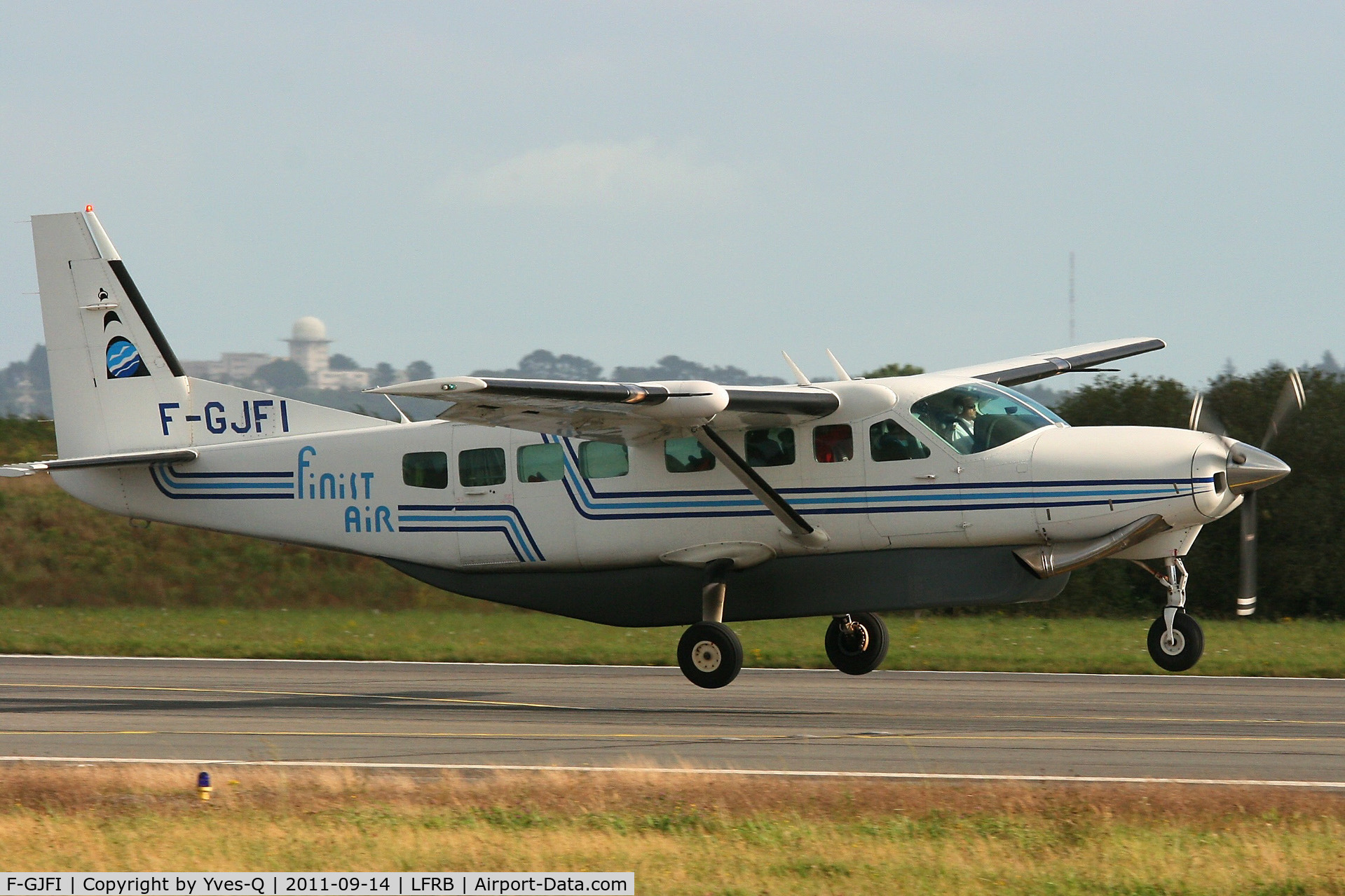 F-GJFI, 1990 Cessna 208B Grand Caravan C/N 208B-0230, Cessna 208B Grand Caravan, On final rwy 25L, Brest-Bretagne Airport (LFRB - BES)