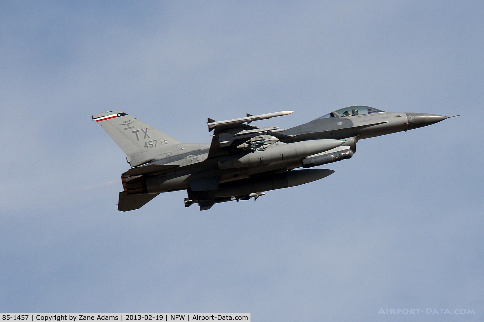 85-1457, 1985 General Dynamics F-16C Fighting Falcon C/N 5C-237, 301st Fighter Wing F-16 departing at NAS Fort Worth