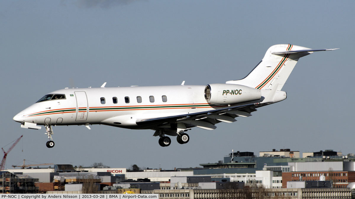 PP-NOC, 2005 Bombardier Challenger 300 (BD-100-1A10) C/N 20039, On final for runway 30.