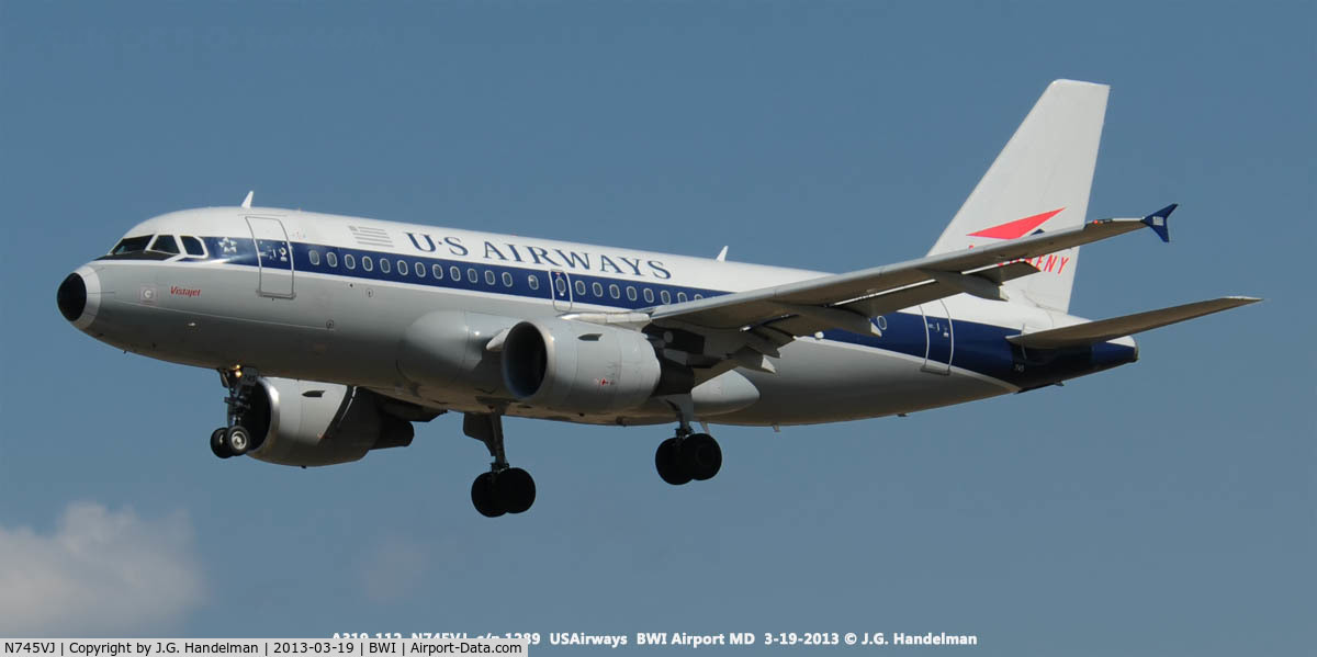 N745VJ, 2000 Airbus A319-112 C/N 1289, On final to 33L.