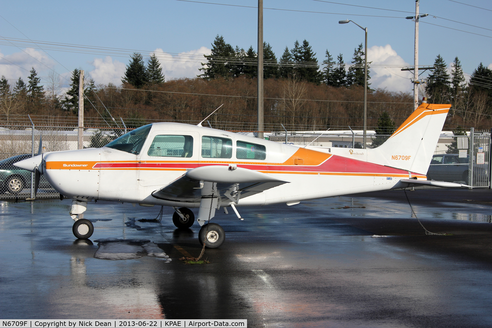 N6709F, 1979 Beech C23 Sundowner 180 C/N M-2247, KPAE/PAE At last this aircraft is without the annoying canopy cover that stopped me shooting it previously.