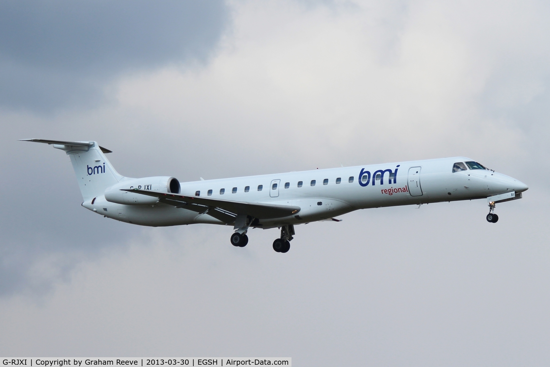 G-RJXI, 2001 Embraer EMB-145EP (ERJ-145EP) C/N 145454, about to touch down on 09.