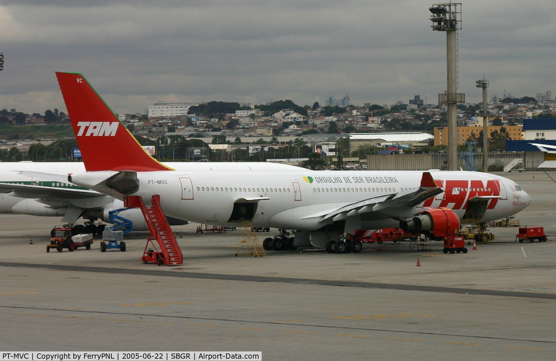 PT-MVC, 1998 Airbus A330-223 C/N 247, TAM A332 in former c/s