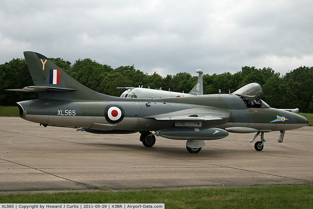 XL565, 1958 Hawker Hunter T.7 C/N 41H/693716, Coded Y.