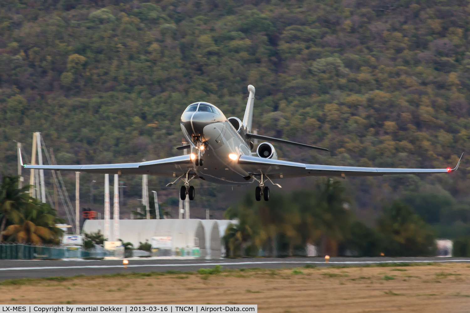 LX-MES, 2010 Dassault Falcon 7X C/N 097, take off SXM