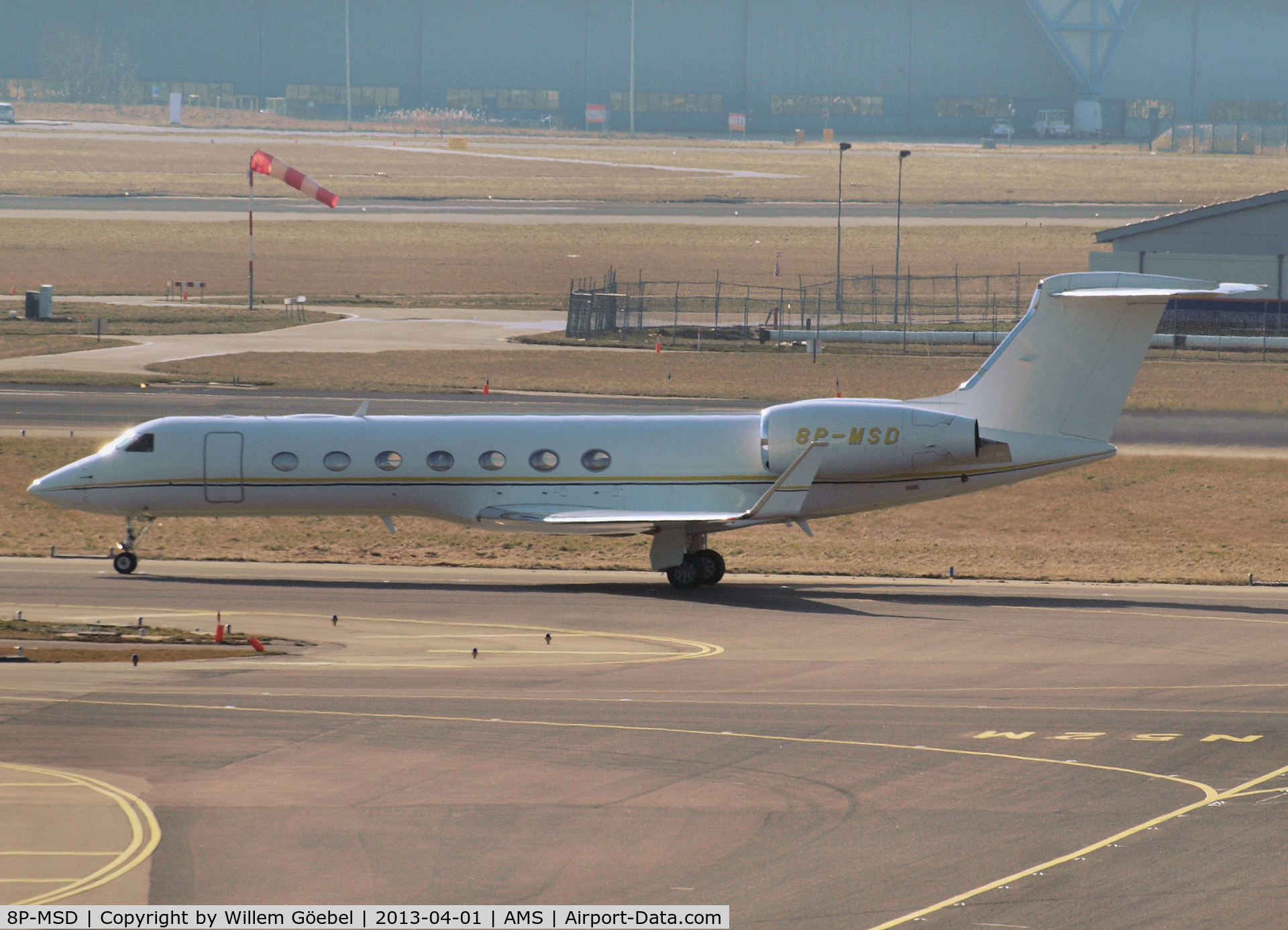 8P-MSD, 2006 Gulfstream Aerospace GV-SP (G550) C/N 5137, Taxi to the gate of Schiphol Airport
