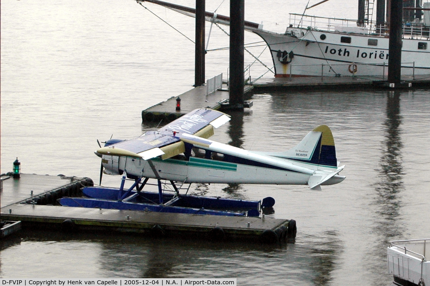 D-FVIP, 1962 De Havilland Canada DHC-2 Beaver C/N 1512, Beaver floatplane in the harbour of Hamburg (St. Pauli Landungsbrücke), painted in the colours of a coffee brand. It was used for sight-seeing flights. It crashed in an emergency landing on 2 july 2006.