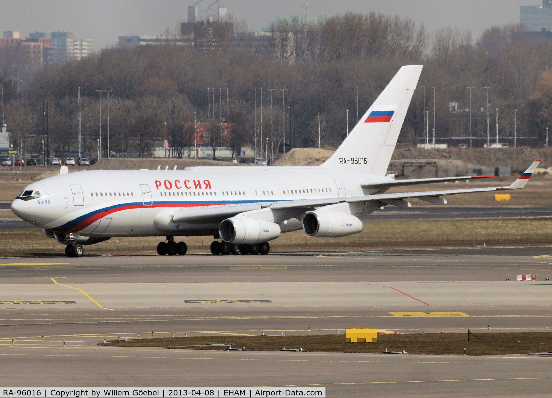 RA-96016, 2004 Ilyushin Il-96-300 C/N 74393202010, Just arrive for a visit of the Russian Premier Poetin