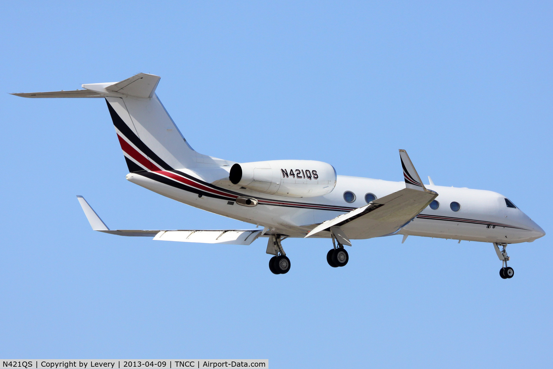 N421QS, 2008 Gulfstream Aerospace GIV-X (G450) C/N 4114, Final RWY 11.
