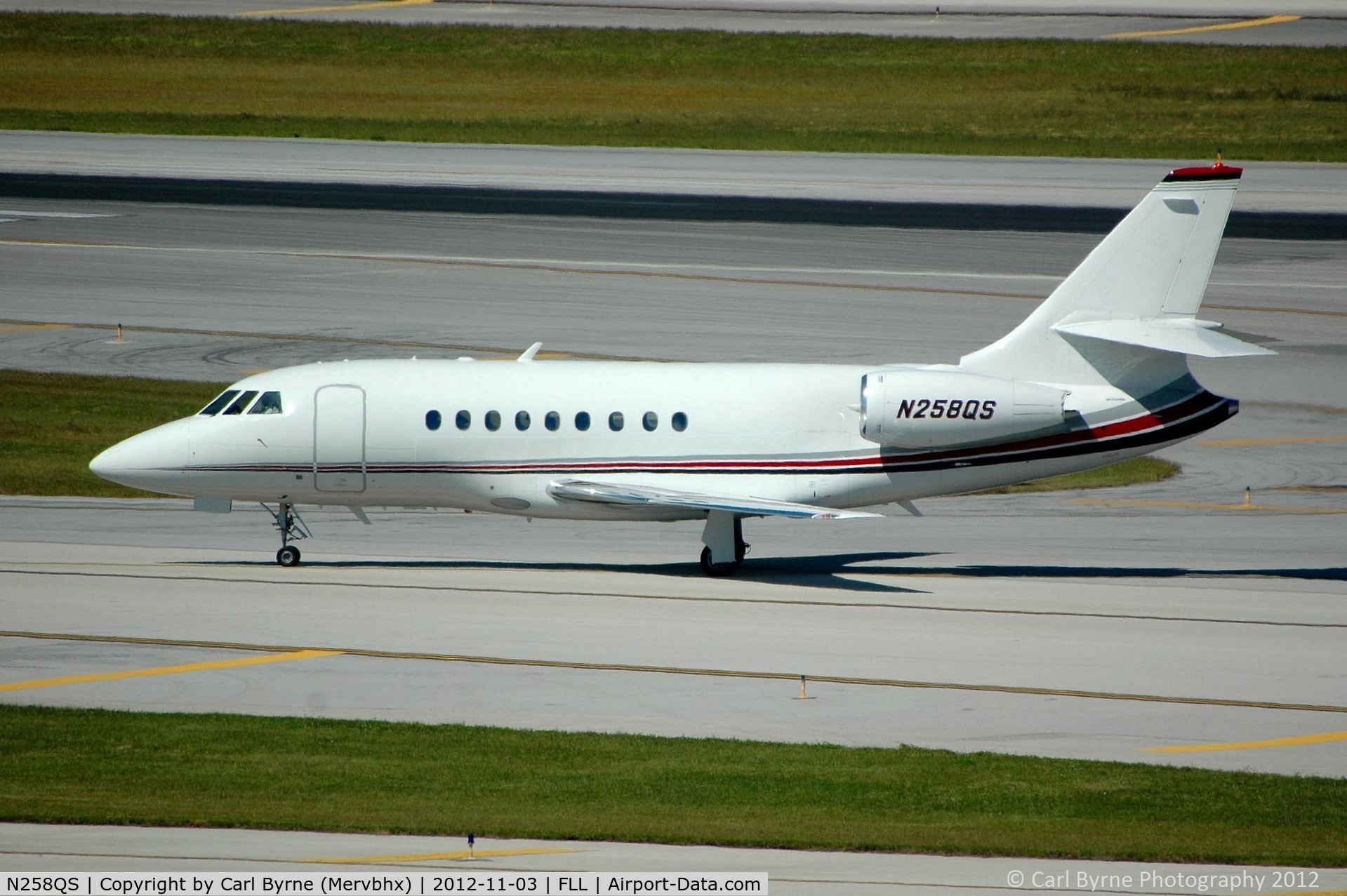 N258QS, 2001 Dassault Falcon 2000 C/N 158, Taken from the Hibiscus car park viewing area.