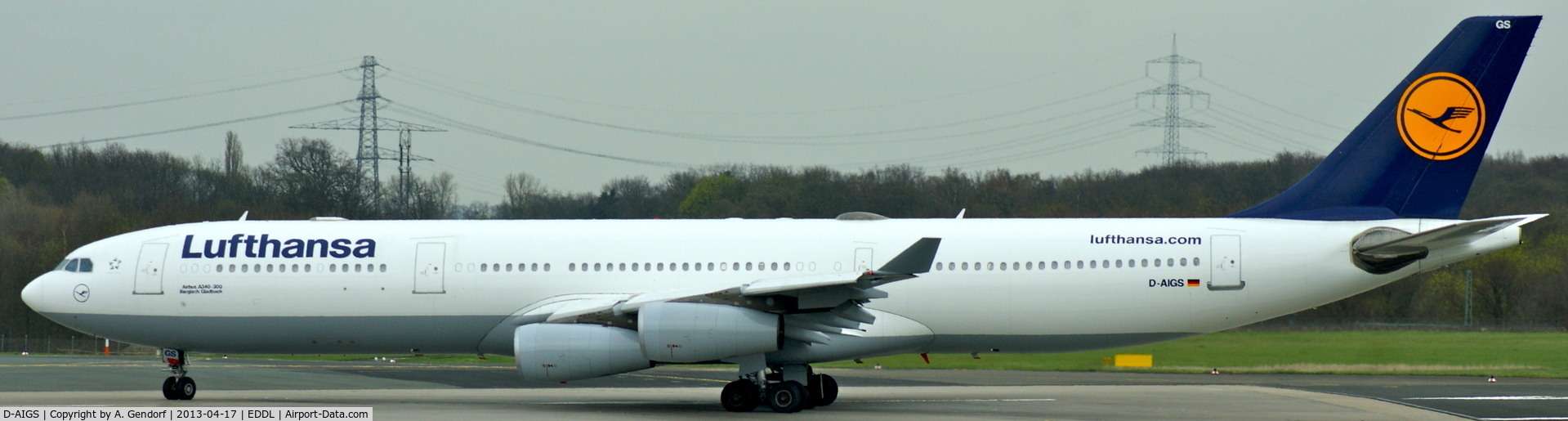 D-AIGS, 1999 Airbus A340-313 C/N 297, Lufthansa, is lining up RWY 23L at Düsseldorf Int´l (EDDL) before take off