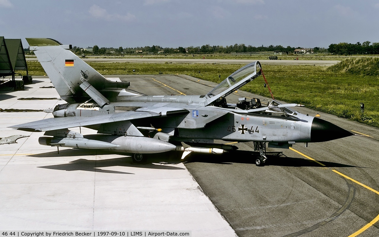 46 44, Panavia Tornado ECR C/N 871/GS277/4344, flightline at Piacenza AB