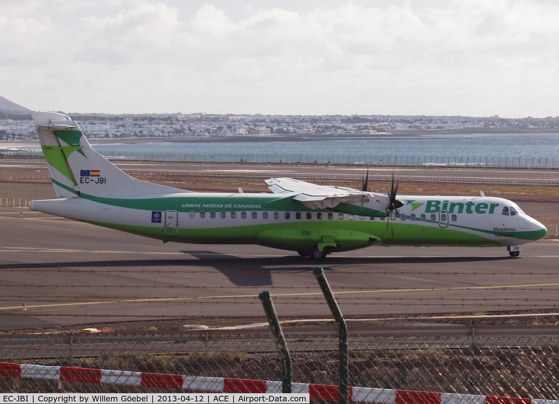 EC-JBI, 2004 ATR 72-212 C/N 713, Taxi to the runway of Lanzarote Airport