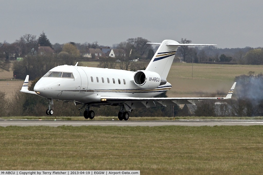 M-ABCU, 2009 Bombardier Challenger 605 (CL-600-2B16) C/N 5813, Bombardier CL-600-2816, c/n: 5813 at Luton