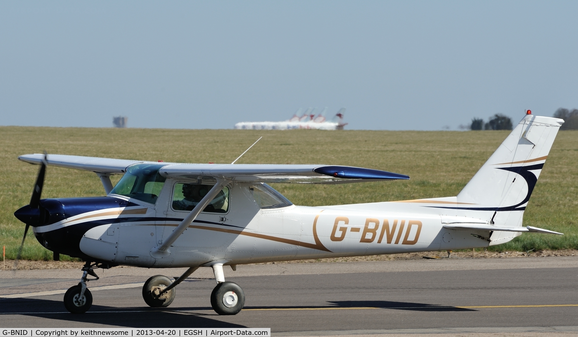 G-BNID, 1981 Cessna 152 C/N 152-84931, Arriving in sunlight !