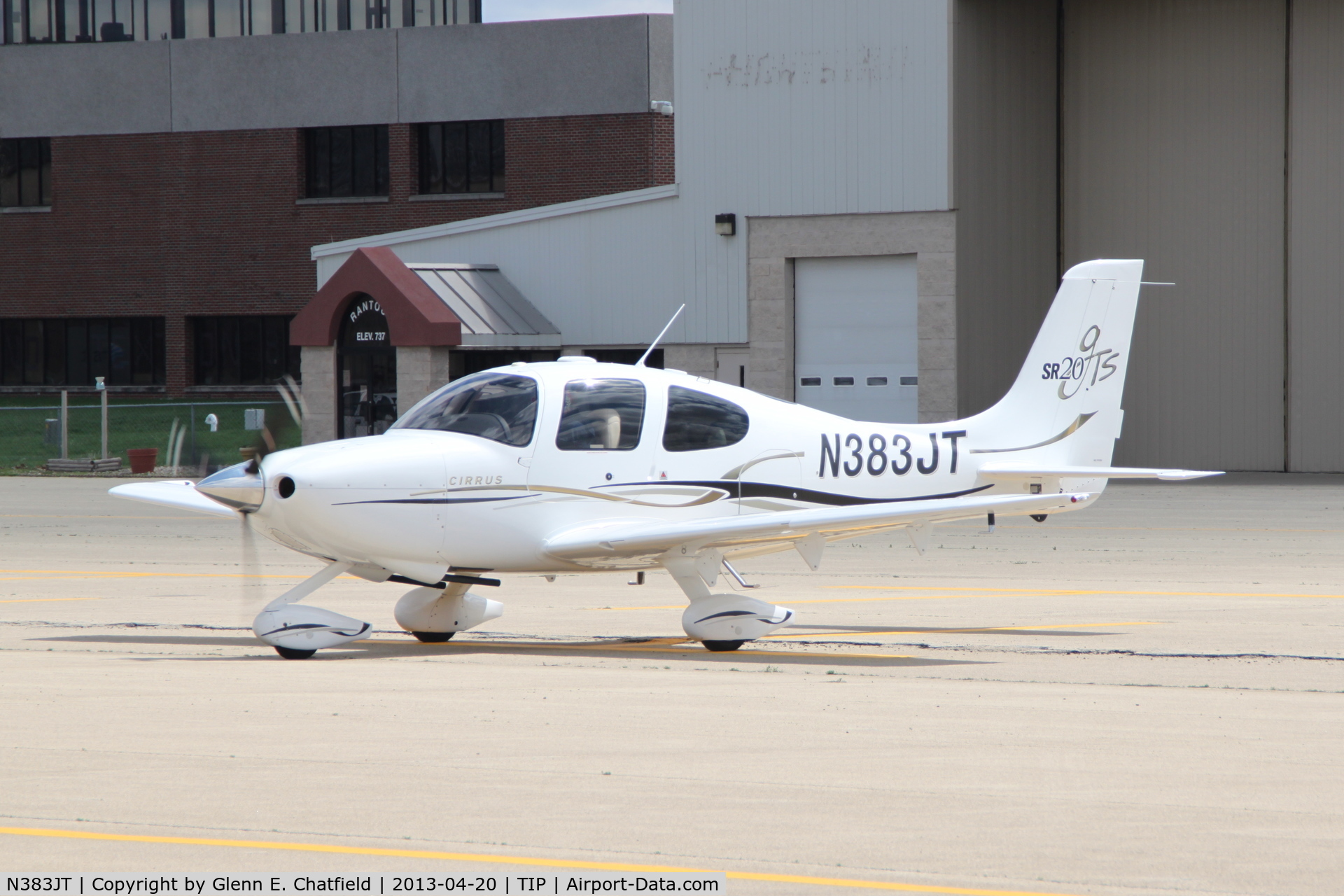 N383JT, 2006 Cirrus SR20 GTS C/N 1714, Across from the Octave Chanute Aviation Center