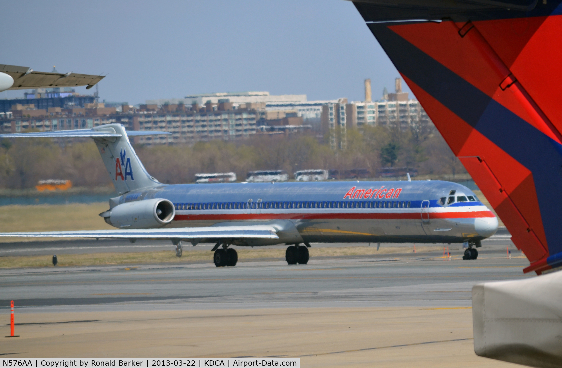 N576AA, 1991 McDonnell Douglas MD-82 (DC-9-82) C/N 53153, Taxi DCA