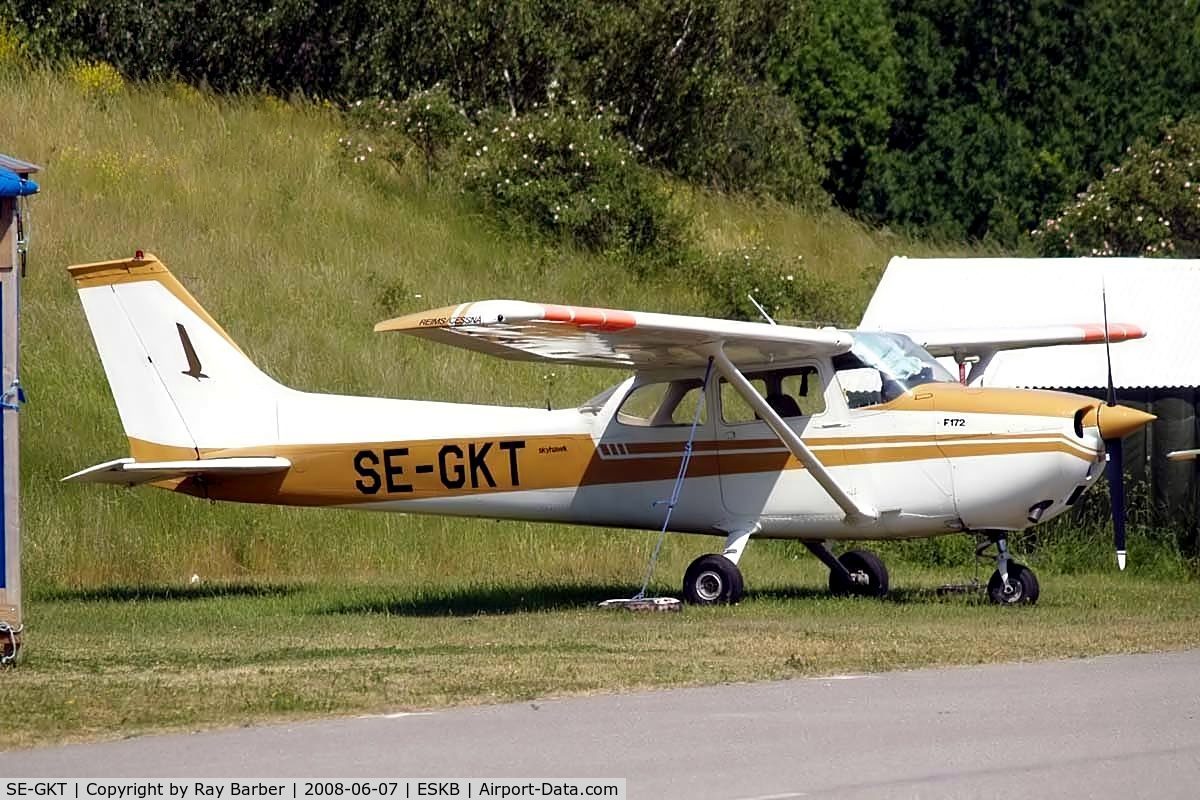 SE-GKT, 1975 Reims F172M Skyhawk Skyhawk C/N 1329, R/Cessna F.172M Skyhawk [1329] Stockholm-Barkarby~SE 07/06/2008